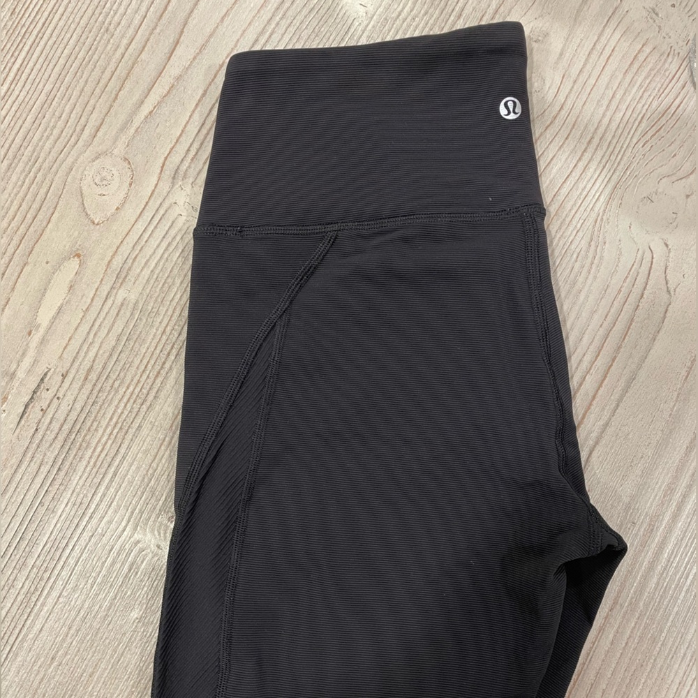 WORN ONCE - Ribbed Lululemon Wunder Under Leggings